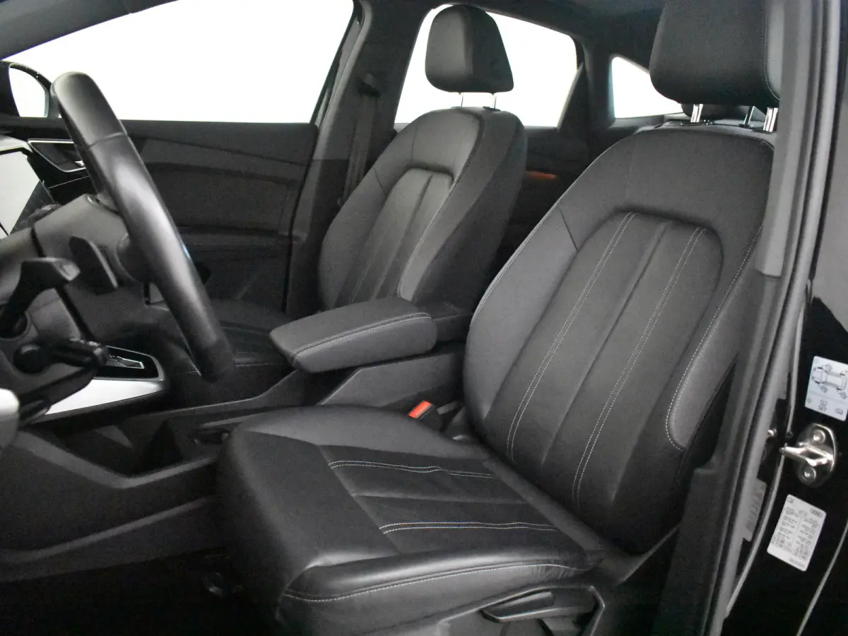 40 S edition 77 kWh l Lederen bekleding l Panoramadak l Stoelverwarming l Parkeersensoren l Lm-Velgen l