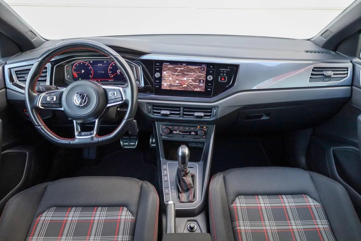 GTI 2.0 TSI 200pk DSG | Parkeersensoren | Stoelverwarming | LM Velgen 18"