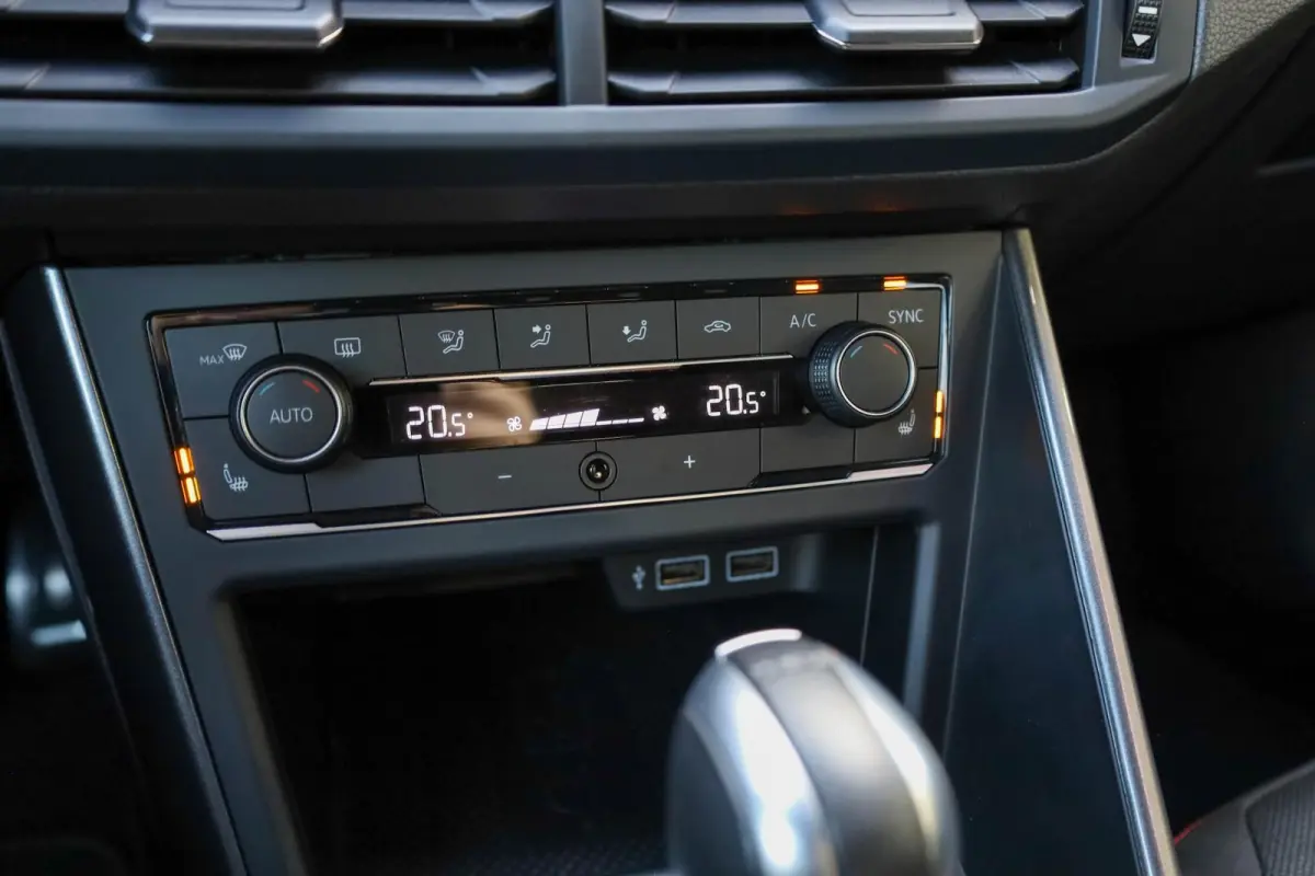 GTI 2.0 TSI 200pk DSG | Parkeersensoren | Stoelverwarming | LM Velgen 18"