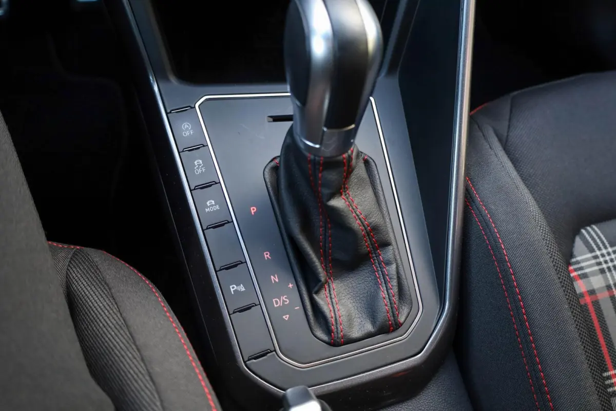 GTI 2.0 TSI 200pk DSG | Parkeersensoren | Stoelverwarming | LM Velgen 18"