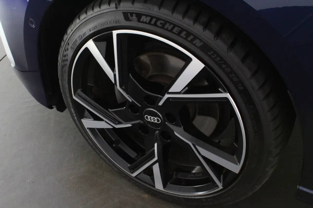 35 TFSI Advanced edition > 150pk/18 inch/Stoelverwarming/ Navarrablauw
