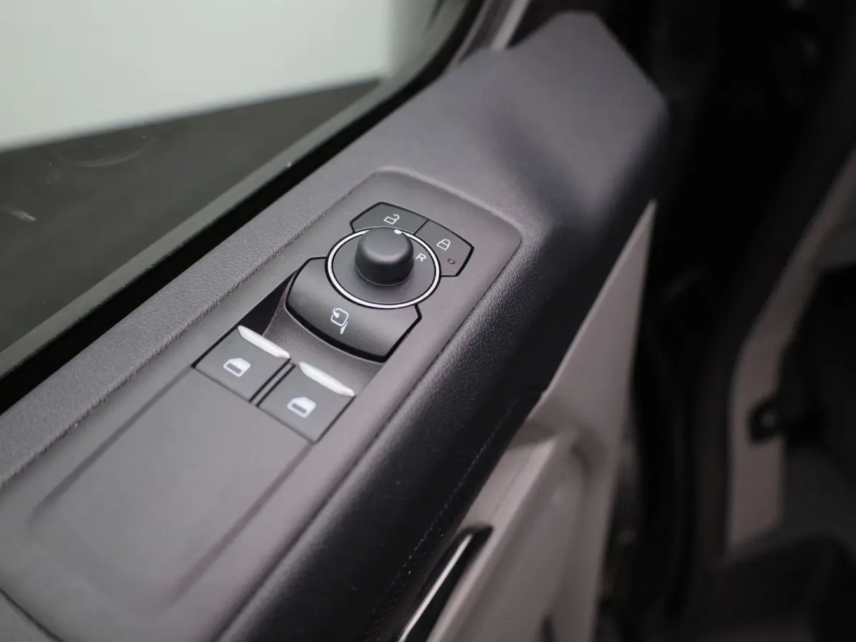 340 2.5 PHEV L2H1 Limited Aut. | 9-Pers. | Incl BTW en BPM | Navigatie | Apple carplay | Cruise |