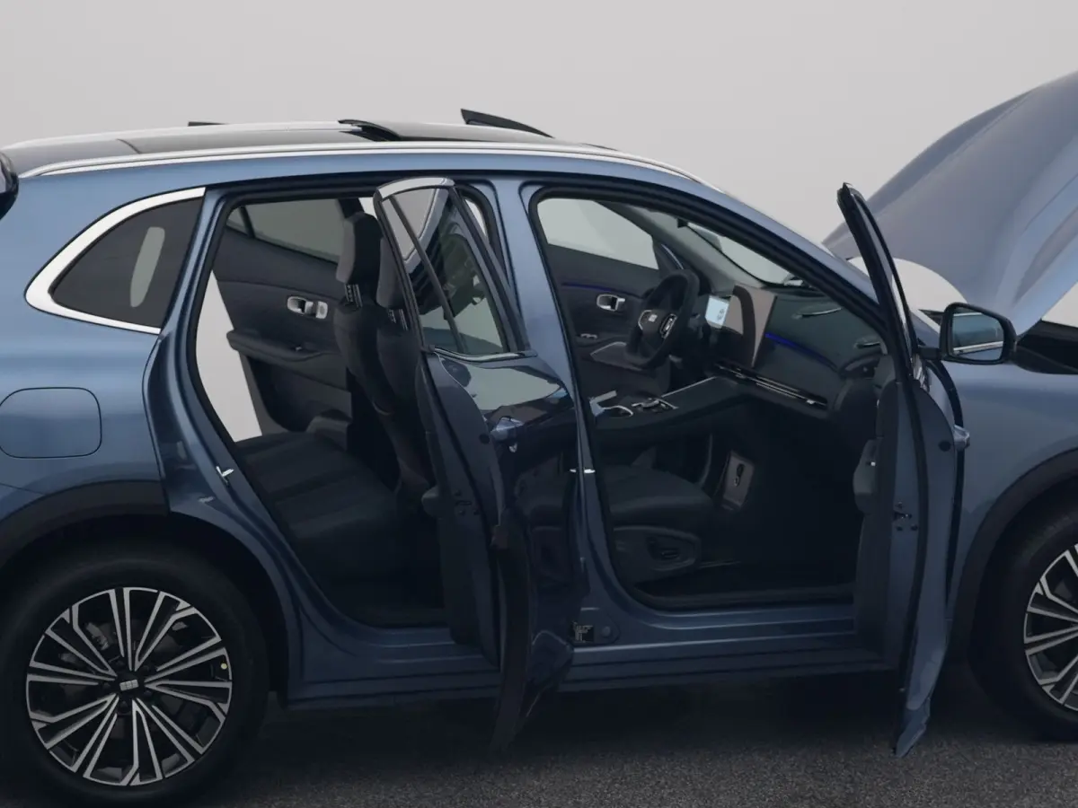 NEW | 1.5 Max+ | 18x BESCHIKBAAR | 136 KM ELEKTRISCH | PANO | HUD | ADAPTIVE | STOEL- EN STUURVERW. + VENT. + MASSAGE
