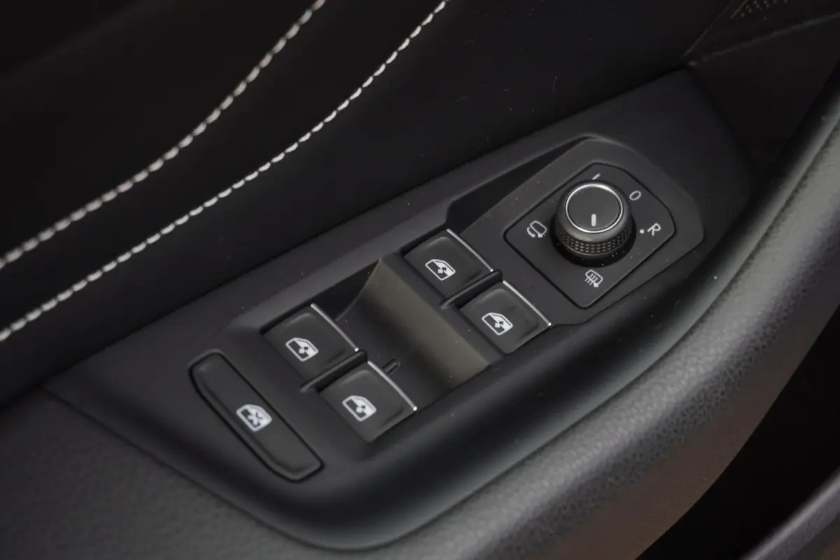 1.5 TSI R-Line Business + Automaat | Navigatie | Carplay | Vol opties | Dealerauto | Inruil mogelijk