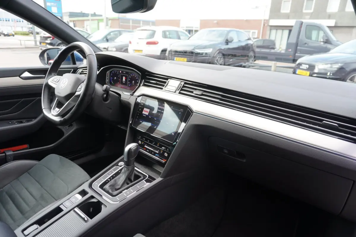 1.5 TSI R-Line Business + Automaat | Navigatie | Carplay | Vol opties | Dealerauto | Inruil mogelijk