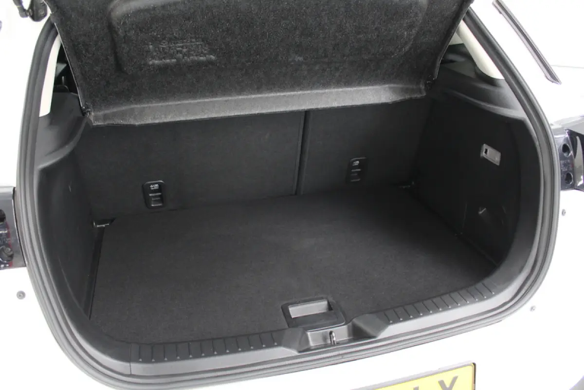 2.0 SkyActiv-G 120 Dynamic 120PK, NAVIGATIE | CRUISE | PARK.SENSOREN | VERWARMDE STOELEN