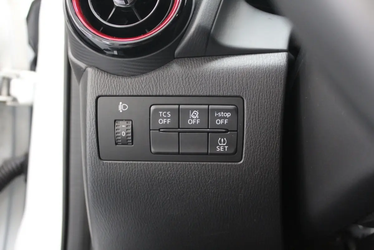 2.0 SkyActiv-G 120 Dynamic 120PK, NAVIGATIE | CRUISE | PARK.SENSOREN | VERWARMDE STOELEN