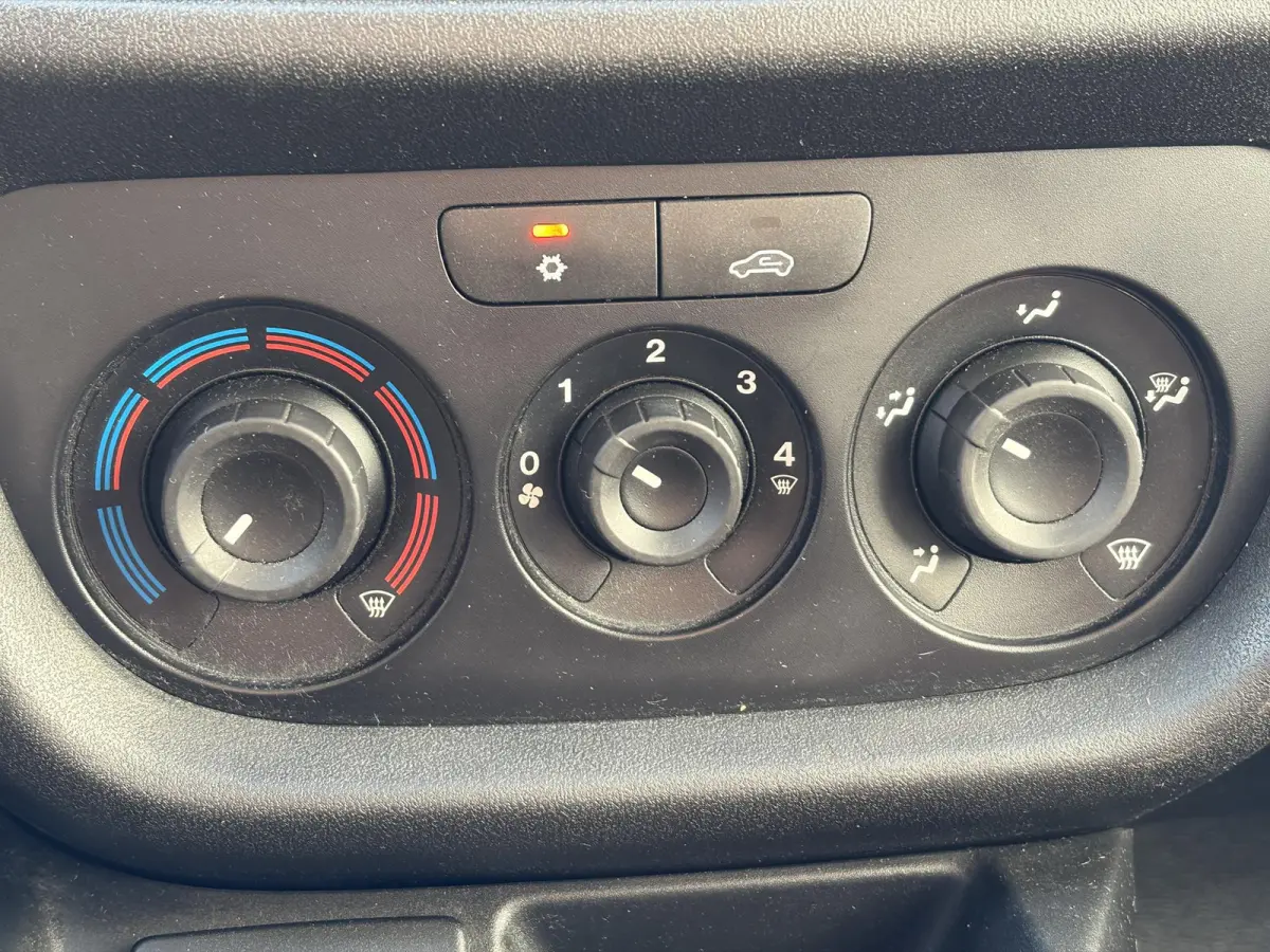 1.6 MJ L1H1*NAVI*CRUISE*A/C*TEL*PDC*3-PERSONEN*