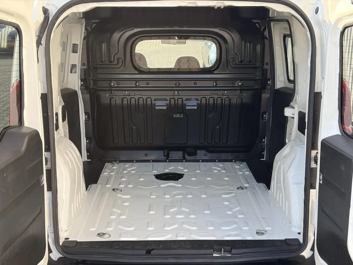 1.6 MJ L1H1*NAVI*CRUISE*A/C*TEL*PDC*3-PERSONEN*
