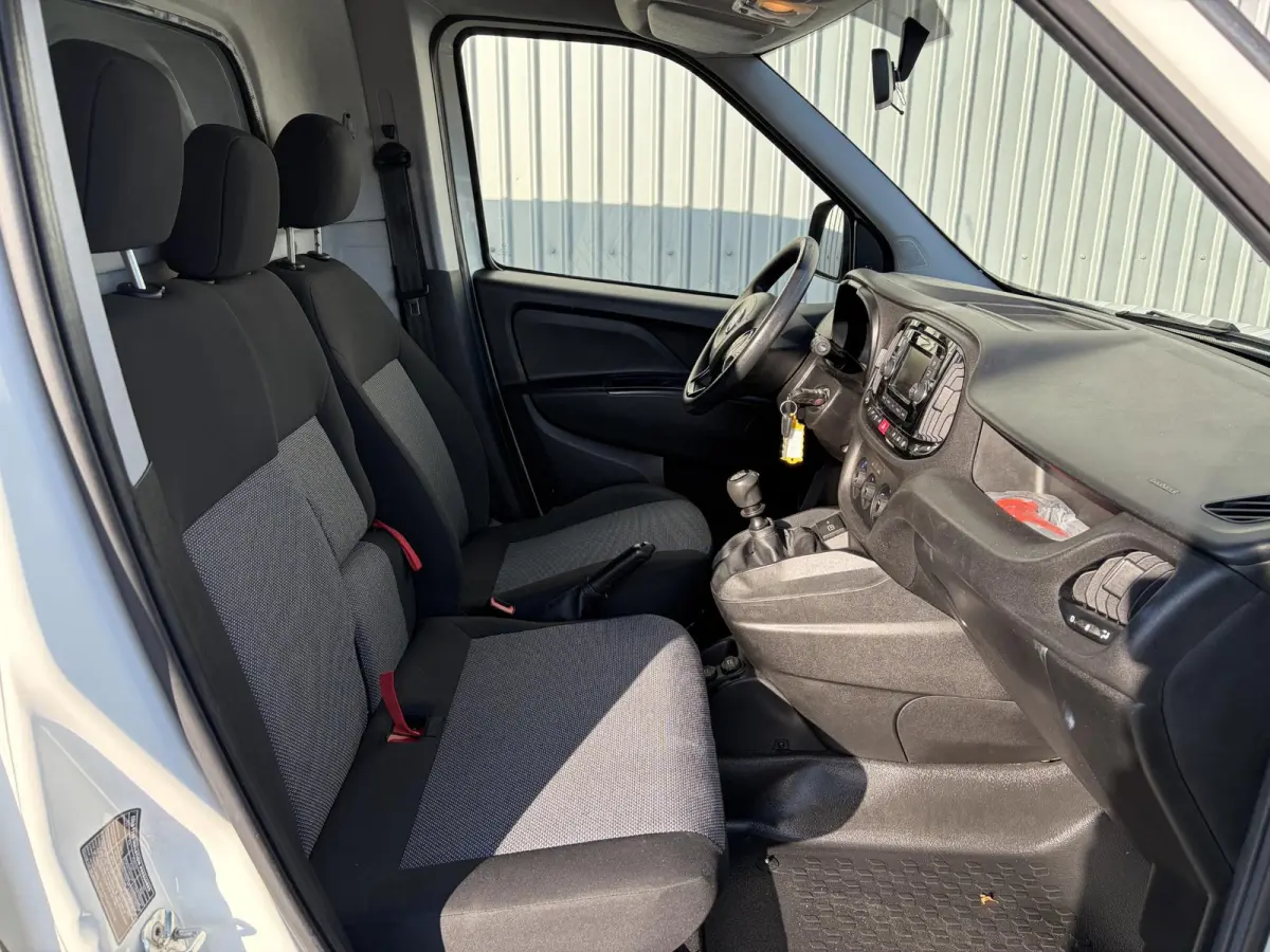 1.6 MJ L1H1*NAVI*CRUISE*A/C*TEL*PDC*3-PERSONEN*