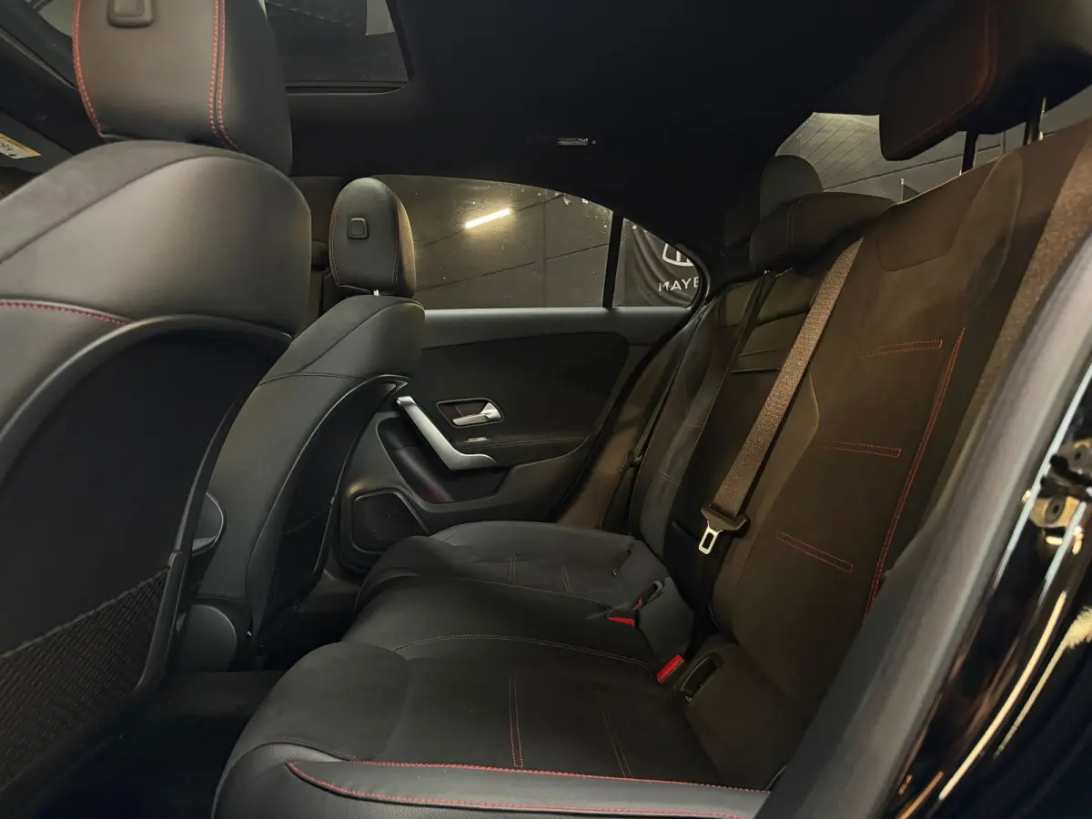 180 AMG Line |PANO|360 CAMERA|DODEHOEK|KEYLESS|ACC|SFEERVERLICHTING|NIGHTPAKKET|DEALER ONDERHOUDEN|FACELIFT