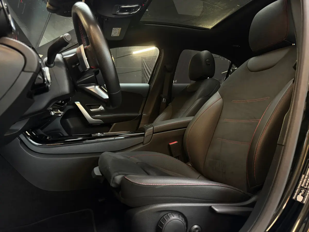 180 AMG Line |PANO|360 CAMERA|DODEHOEK|KEYLESS|ACC|SFEERVERLICHTING|NIGHTPAKKET|DEALER ONDERHOUDEN|FACELIFT