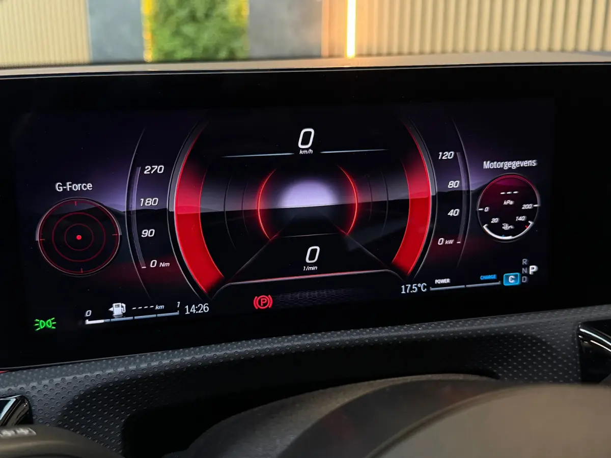 180 AMG Line |PANO|360 CAMERA|DODEHOEK|KEYLESS|ACC|SFEERVERLICHTING|NIGHTPAKKET|DEALER ONDERHOUDEN|FACELIFT
