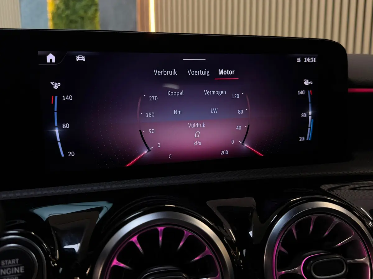 180 AMG Line |PANO|360 CAMERA|DODEHOEK|KEYLESS|ACC|SFEERVERLICHTING|NIGHTPAKKET|DEALER ONDERHOUDEN|FACELIFT