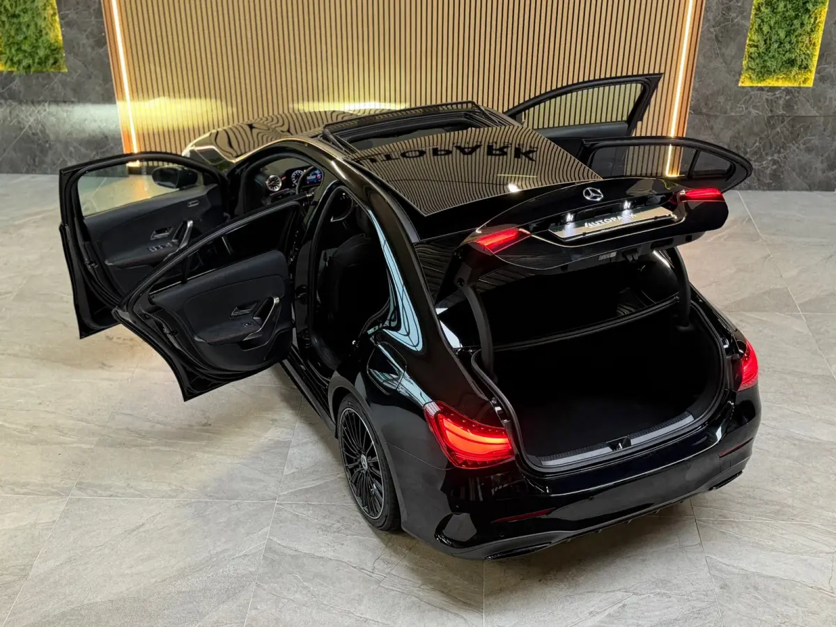 180 AMG Line |PANO|360 CAMERA|DODEHOEK|KEYLESS|ACC|SFEERVERLICHTING|NIGHTPAKKET|DEALER ONDERHOUDEN|FACELIFT