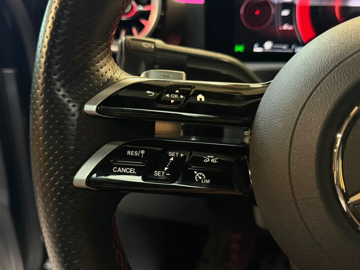 180 AMG Line |PANO|360 CAMERA|DODEHOEK|KEYLESS|ACC|SFEERVERLICHTING|NIGHTPAKKET|DEALER ONDERHOUDEN|FACELIFT