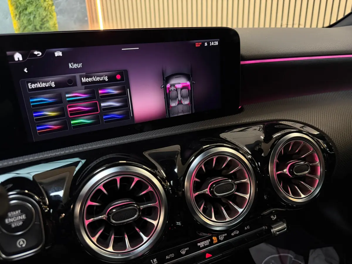 180 AMG Line |PANO|360 CAMERA|DODEHOEK|KEYLESS|ACC|SFEERVERLICHTING|NIGHTPAKKET|DEALER ONDERHOUDEN|FACELIFT
