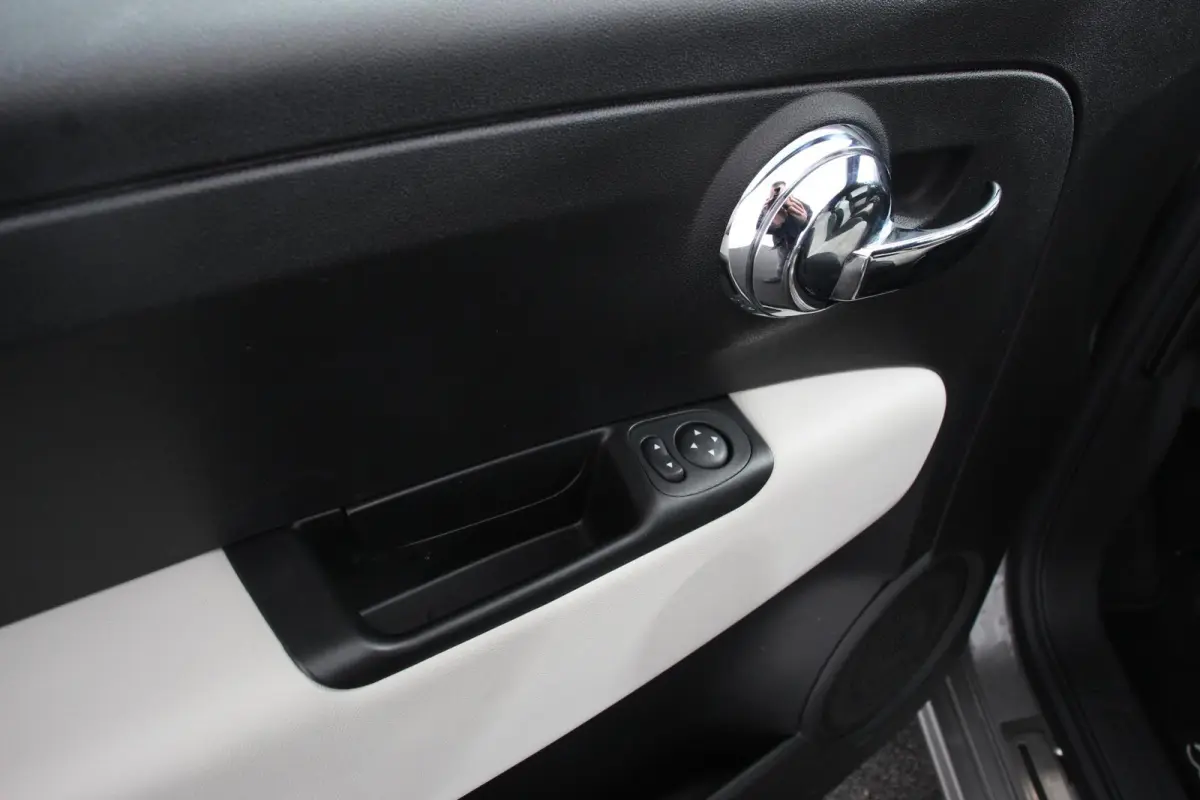 1.0 Hybrid Dolcevita Lederen Bekleding Cruise Control Climate Control Parkeersensoren Achter DAB Lichtmetalen Velgen