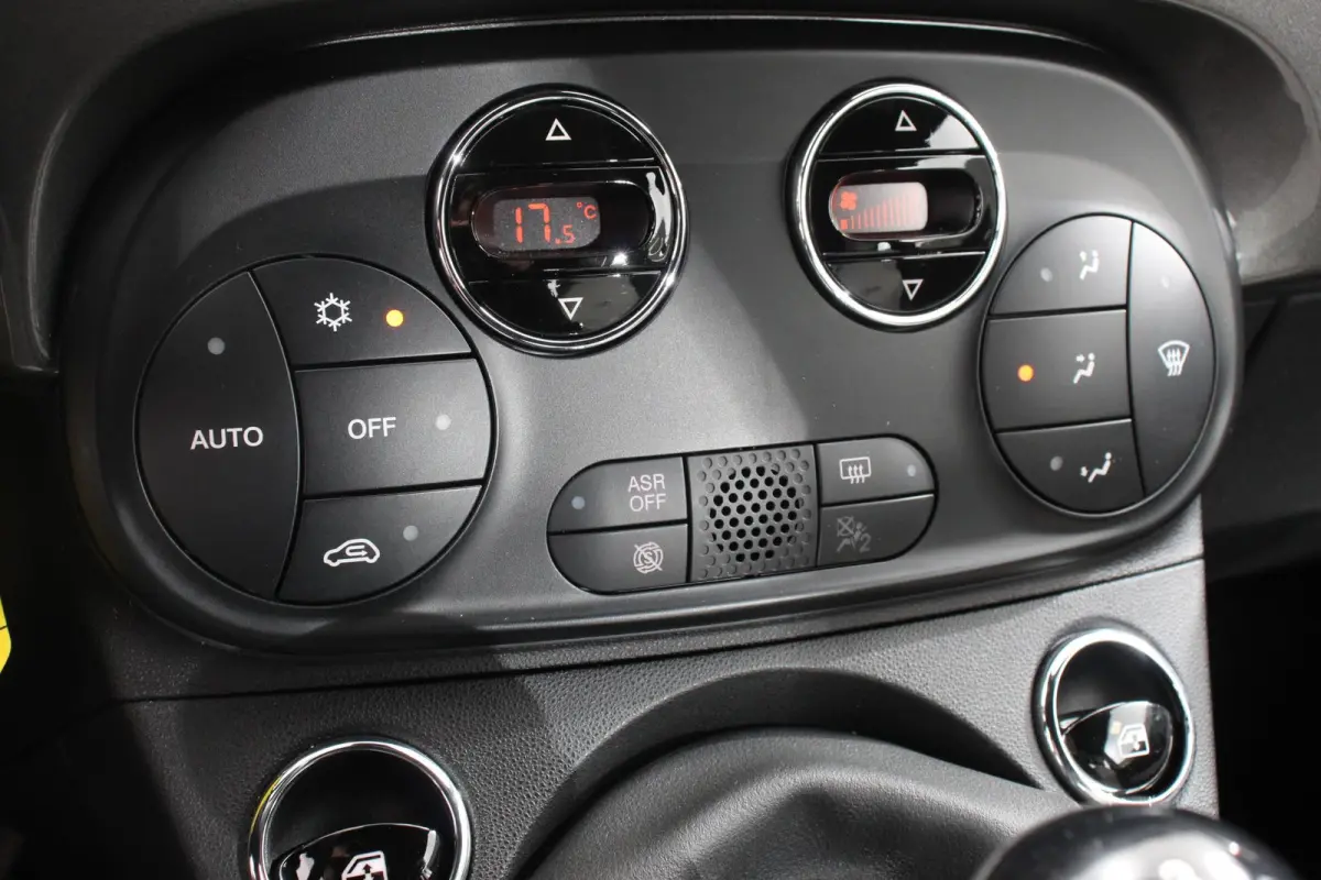 1.0 Hybrid Dolcevita Lederen Bekleding Cruise Control Climate Control Parkeersensoren Achter DAB Lichtmetalen Velgen
