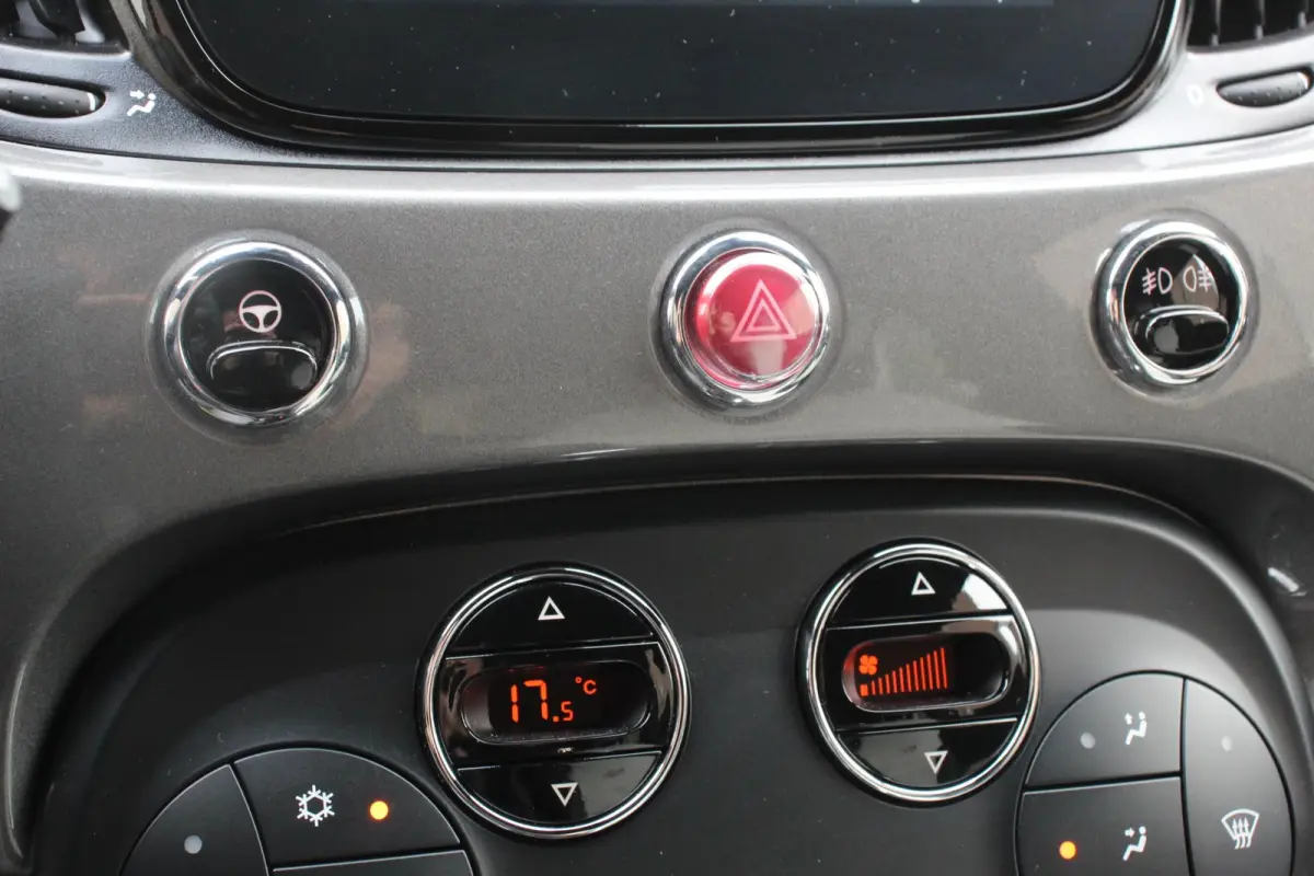 1.0 Hybrid Dolcevita Lederen Bekleding Cruise Control Climate Control Parkeersensoren Achter DAB Lichtmetalen Velgen