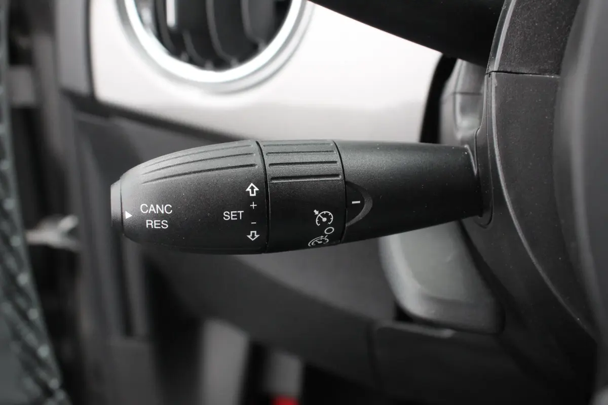 1.0 Hybrid Dolcevita Lederen Bekleding Cruise Control Climate Control Parkeersensoren Achter DAB Lichtmetalen Velgen
