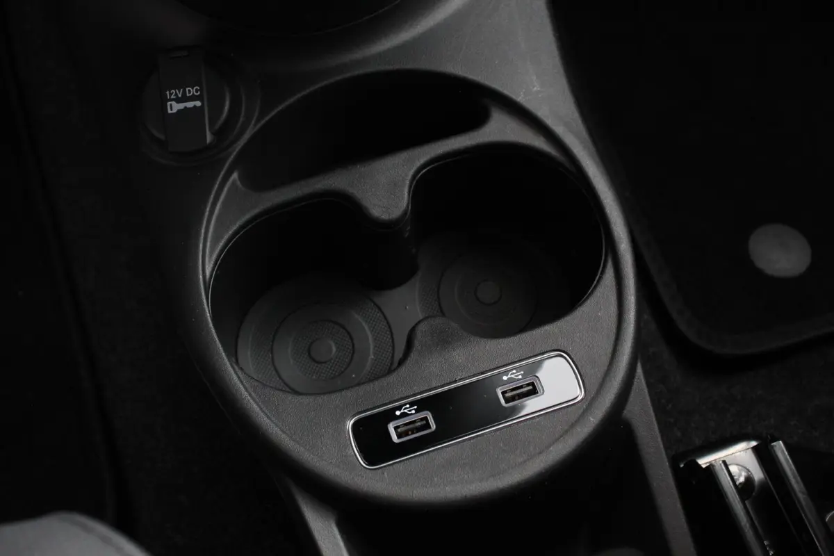 1.0 Hybrid Dolcevita Lederen Bekleding Cruise Control Climate Control Parkeersensoren Achter DAB Lichtmetalen Velgen