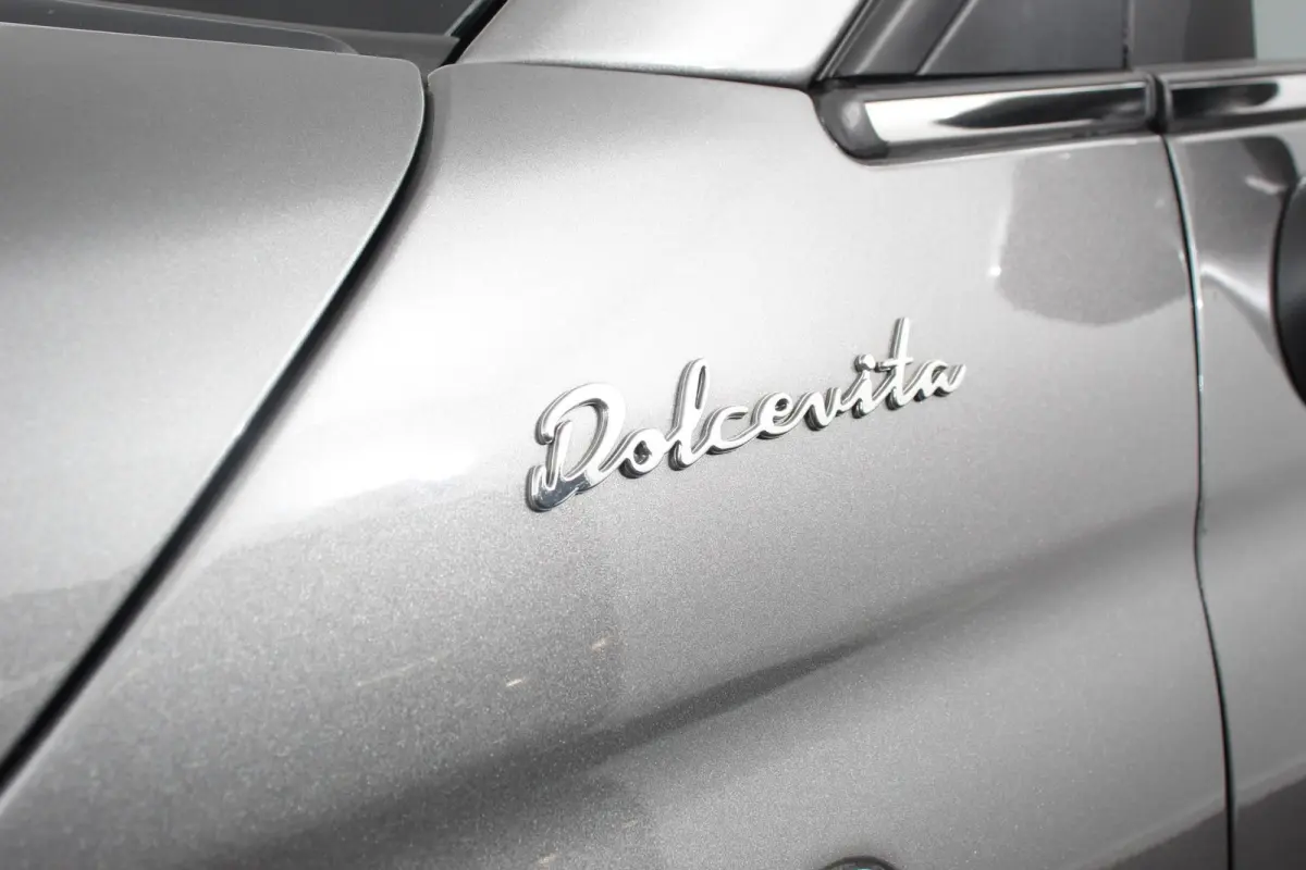 1.0 Hybrid Dolcevita Lederen Bekleding Cruise Control Climate Control Parkeersensoren Achter DAB Lichtmetalen Velgen