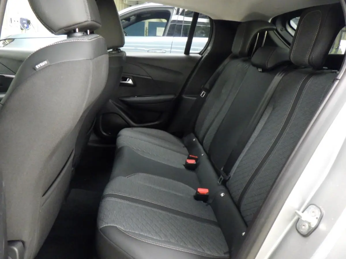 1.2 Hybrid 110 e-DCS6 Allure Tot 8 Jaar Garantie | Automaat | Carplay | Camera 360* Graden | Navigatie | Adaptieve Cruise Control | PDC V+A | Origineel NL