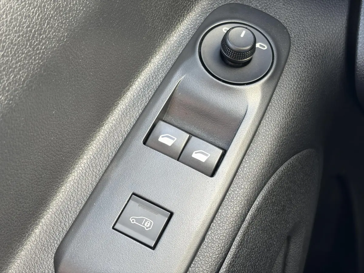 1.5 BlueHDI Premium Long*NAVI*A/C*CRUISE*CARPLAY*
