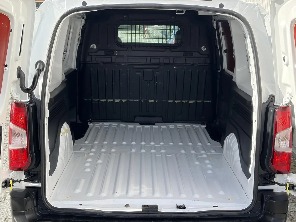 1.5 BlueHDI Premium Long*A/C*CRUISE*NAVI*PDC*