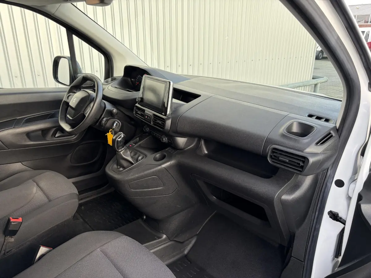 1.5 BlueHDI Premium Long*NAVI*A/C*CRUISE*CARPLAY*
