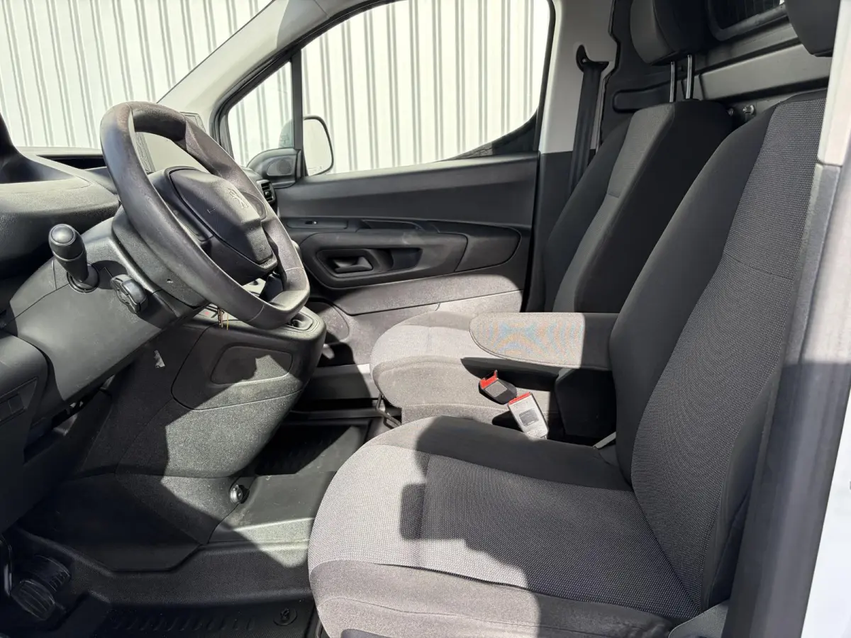 1.5 BlueHDI Premium Long*NAVI*A/C*CRUISE*CARPLAY*
