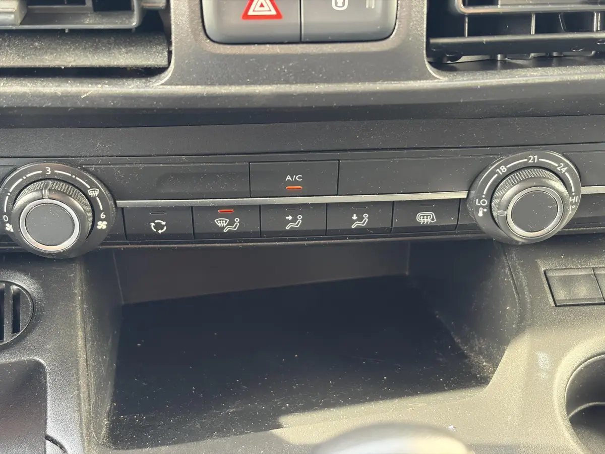 1.5 BlueHDI Premium Long*NAVI*A/C*CRUISE*CARPLAY*