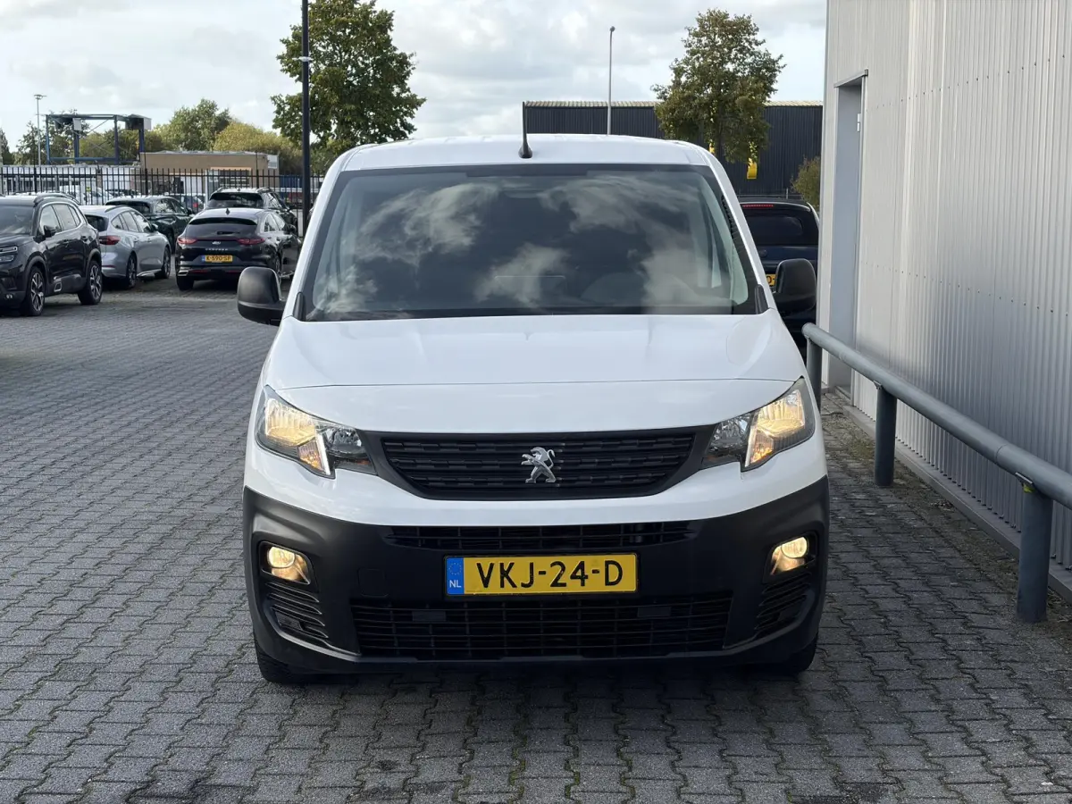 1.5 BlueHDI Premium Long*NAVI*A/C*CRUISE*CARPLAY*