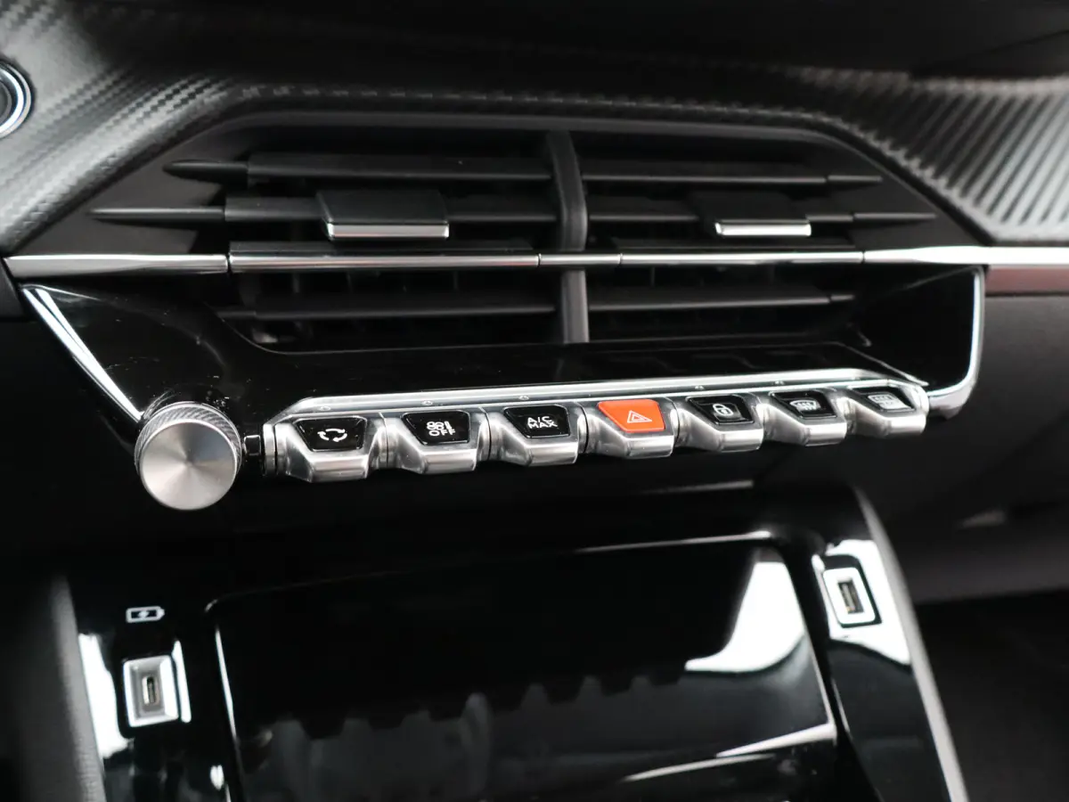 1.2 PureTech Allure Pack | Carplay | PDC | Camera | Climate Control | Cruise Control | 16" Lichtmetalen Velgen | Origineel NL!