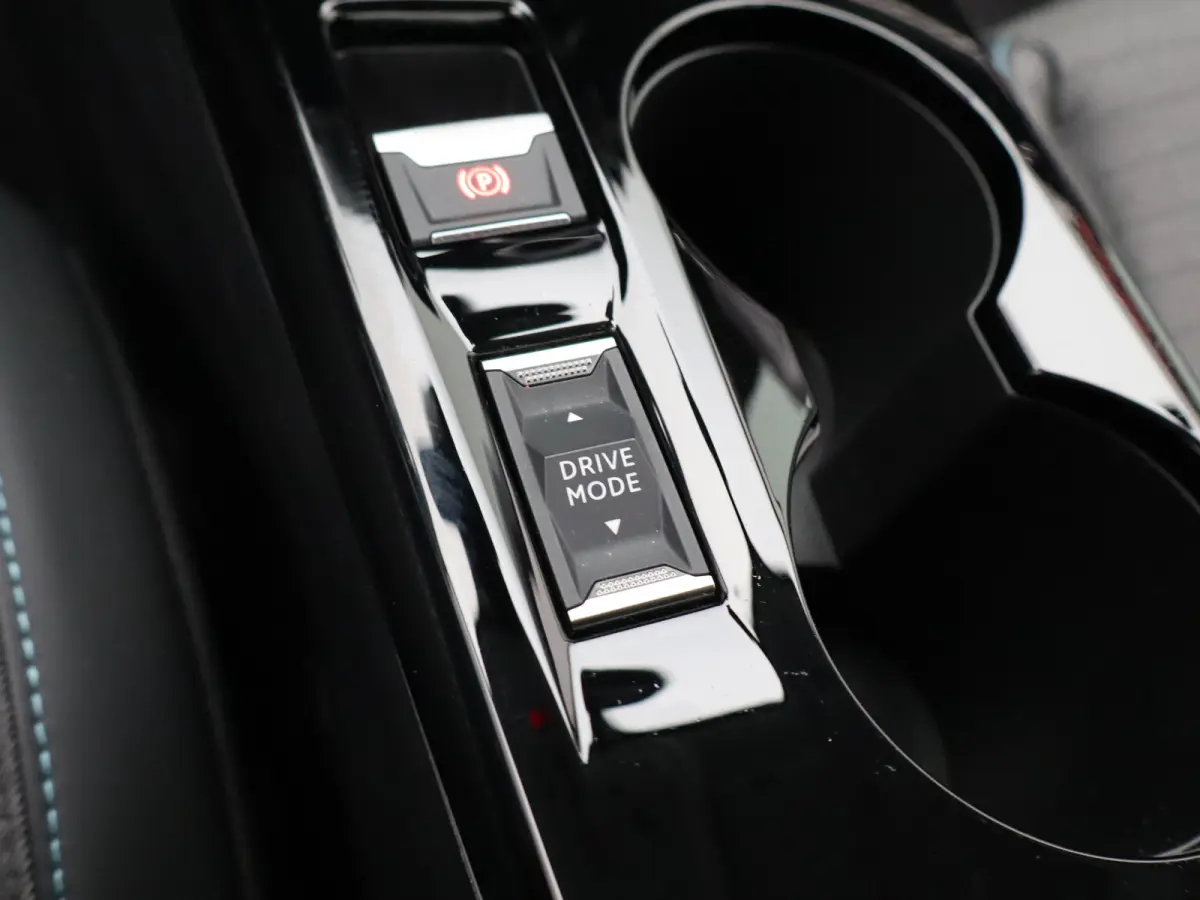1.2 PureTech Allure Pack | Carplay | PDC | Camera | Climate Control | Cruise Control | 16" Lichtmetalen Velgen | Origineel NL!
