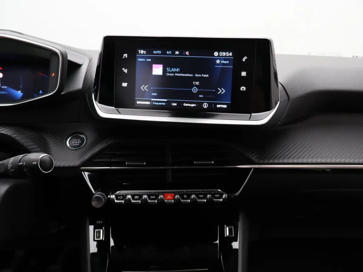 1.2 PureTech Allure Pack | Carplay | PDC | Camera | Climate Control | Cruise Control | 16" Lichtmetalen Velgen | Origineel NL!