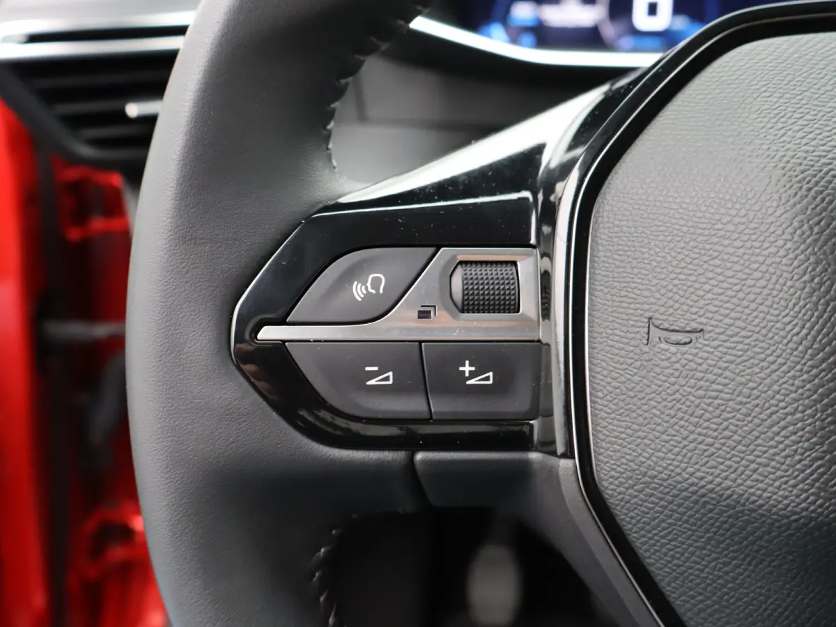 1.2 PureTech Allure Pack | Carplay | PDC | Camera | Climate Control | Cruise Control | 16" Lichtmetalen Velgen | Origineel NL!