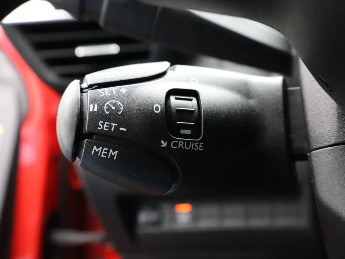 1.2 PureTech Allure Pack | Carplay | PDC | Camera | Climate Control | Cruise Control | 16" Lichtmetalen Velgen | Origineel NL!