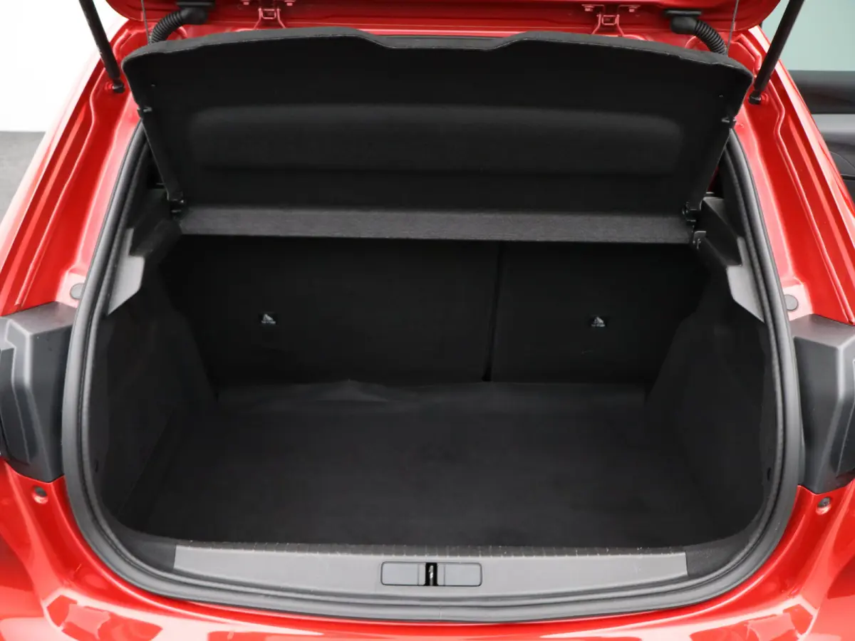 1.2 PureTech Allure Pack | Carplay | PDC | Camera | Climate Control | Cruise Control | 16" Lichtmetalen Velgen | Origineel NL!