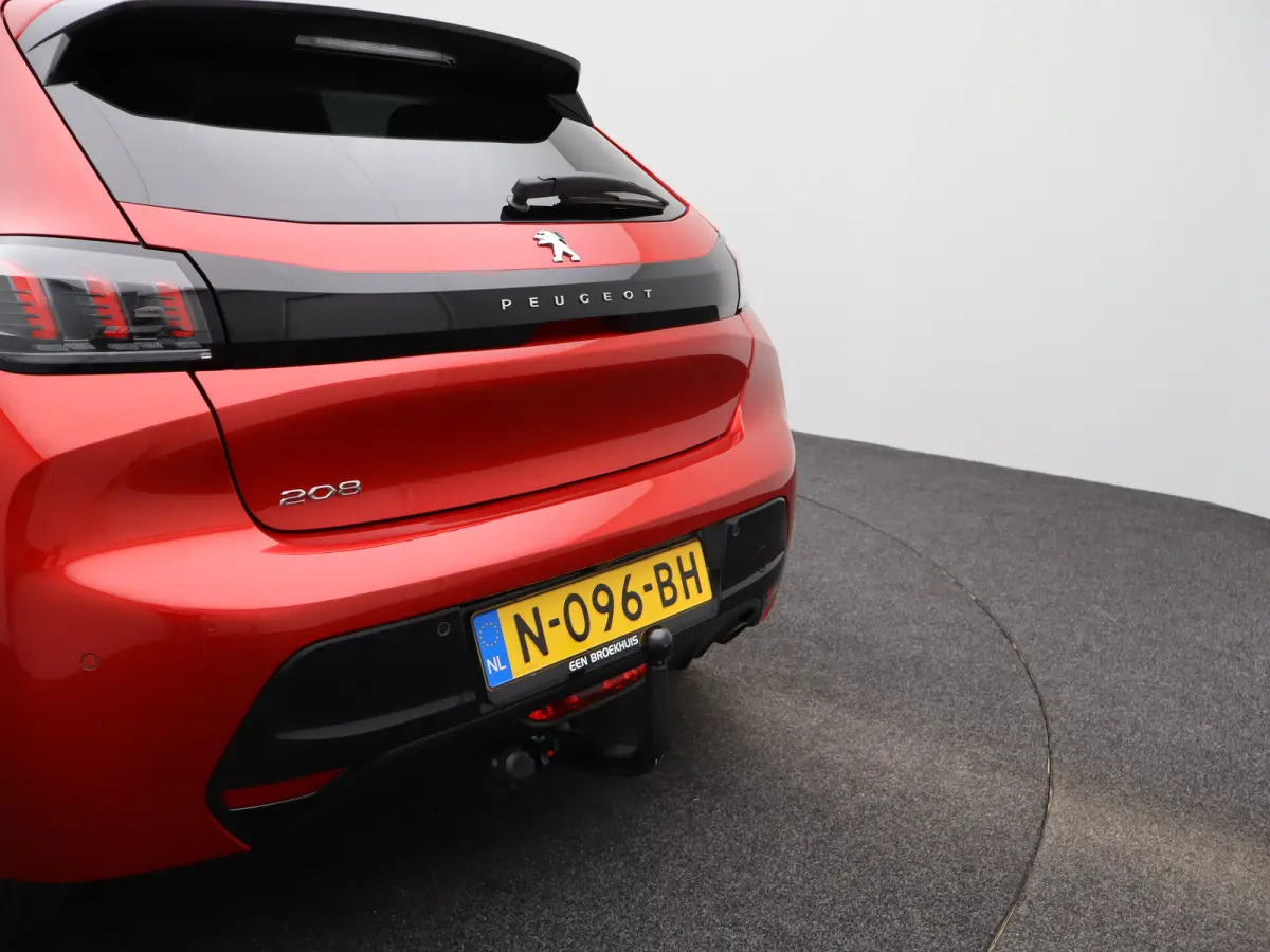 1.2 PureTech Allure Pack | Carplay | PDC | Camera | Climate Control | Cruise Control | 16" Lichtmetalen Velgen | Origineel NL!