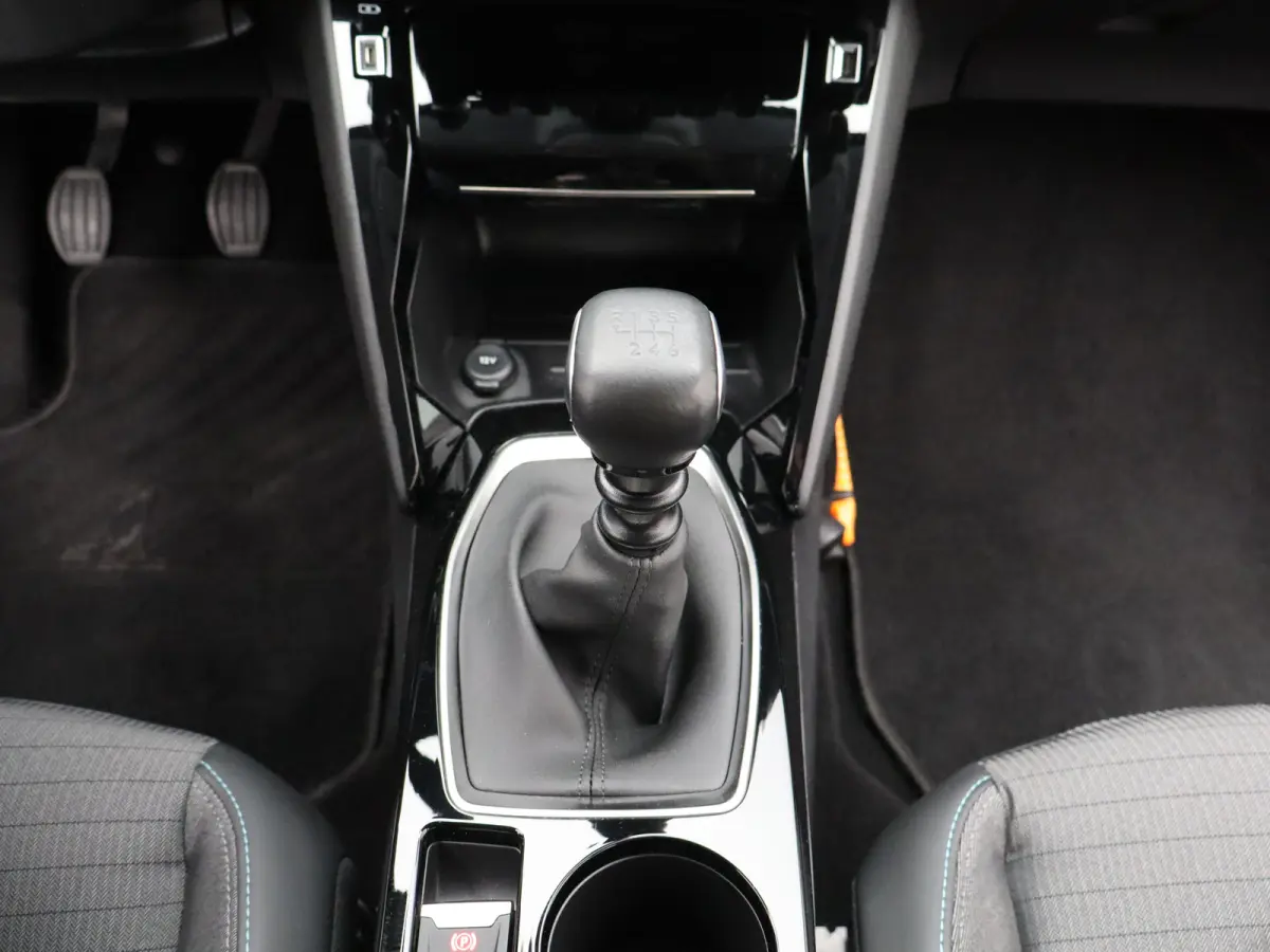 1.2 PureTech Allure Pack | Carplay | PDC | Camera | Climate Control | Cruise Control | 16" Lichtmetalen Velgen | Origineel NL!