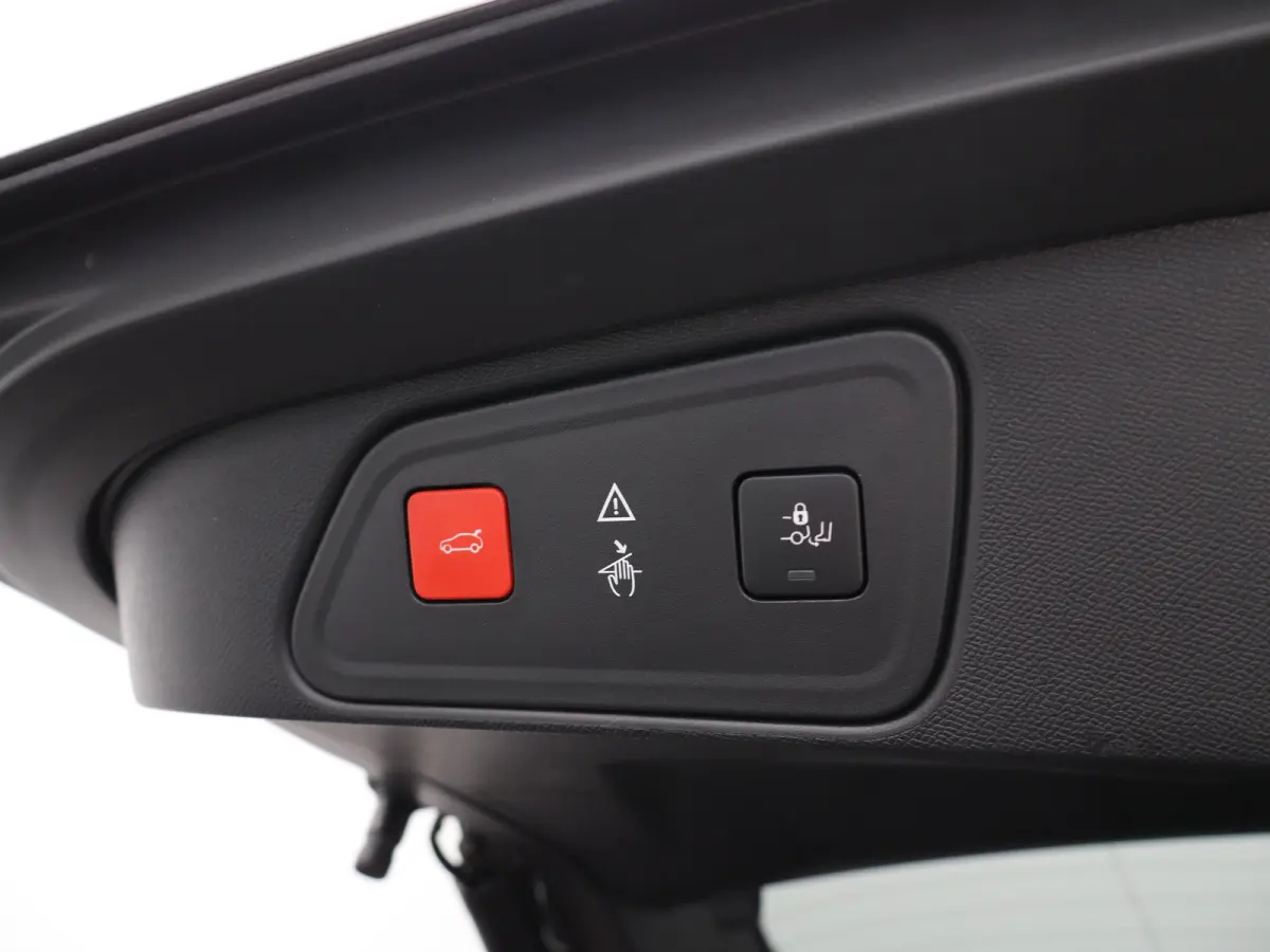 1.2 PureTech GT Line Avantage | Automaat | Carplay | Trekhaak | Adaptieve cruise | Keyless | Clima | Navi | Pano dak |