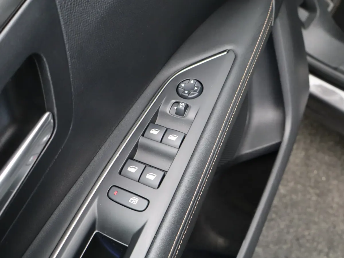 1.2 PureTech GT Line Avantage | Automaat | Carplay | Trekhaak | Adaptieve cruise | Keyless | Clima | Navi | Pano dak |