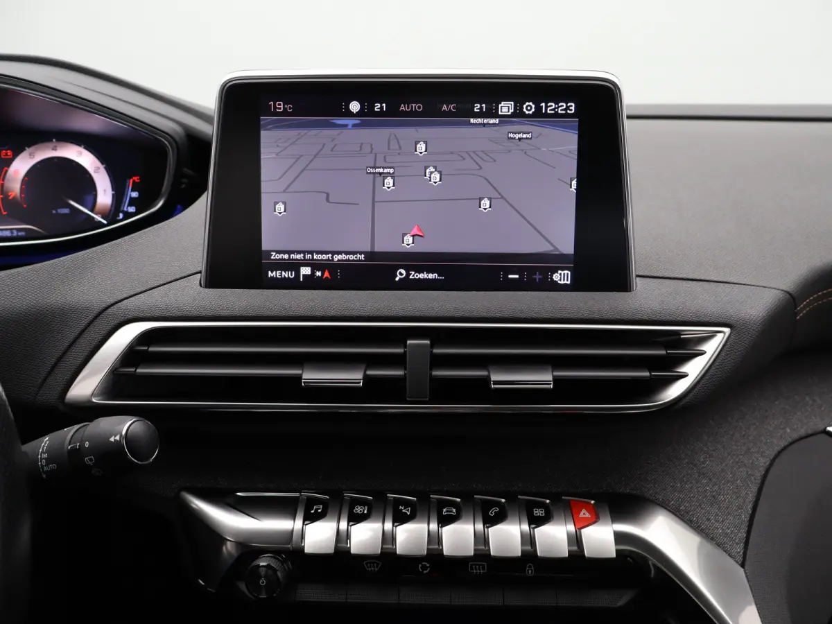 1.2 PureTech GT Line Avantage | Automaat | Carplay | Trekhaak | Adaptieve cruise | Keyless | Clima | Navi | Pano dak |