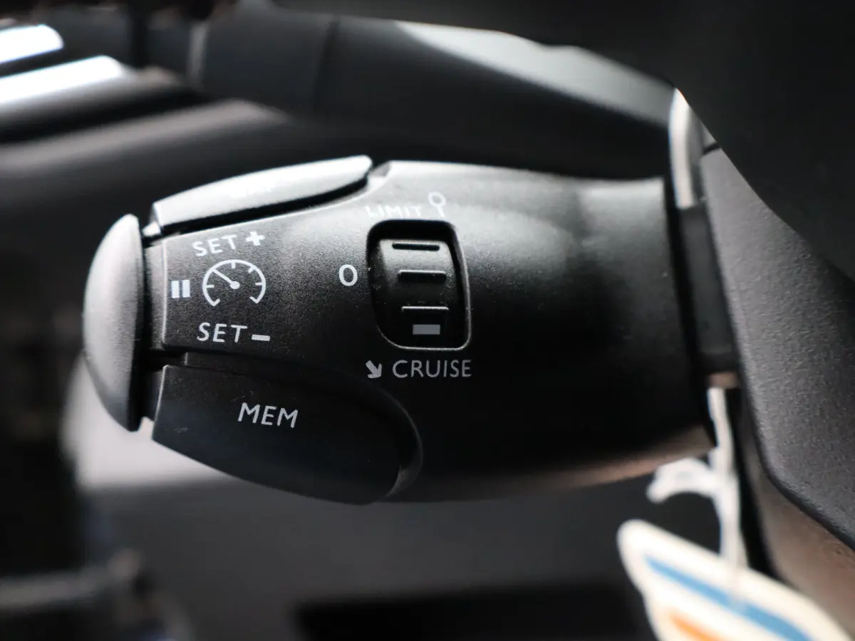 1.2 PureTech GT Line Avantage | Automaat | Carplay | Trekhaak | Adaptieve cruise | Keyless | Clima | Navi | Pano dak |
