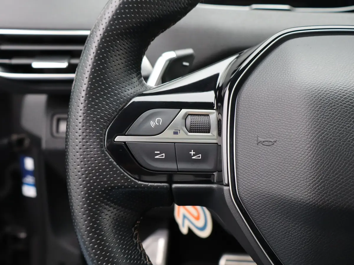 1.2 PureTech GT Line Avantage | Automaat | Carplay | Trekhaak | Adaptieve cruise | Keyless | Clima | Navi | Pano dak |