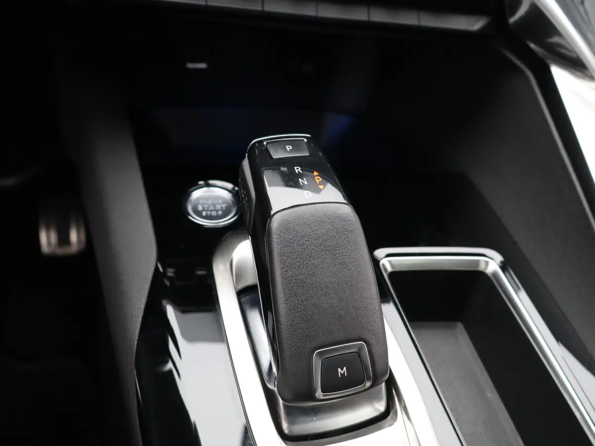 1.2 PureTech GT Line Avantage | Automaat | Carplay | Trekhaak | Adaptieve cruise | Keyless | Clima | Navi | Pano dak |