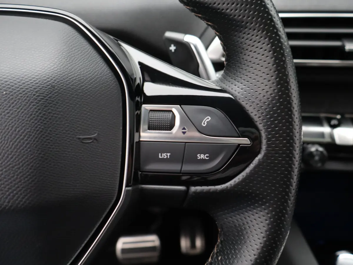 1.2 PureTech GT Line Avantage | Automaat | Carplay | Trekhaak | Adaptieve cruise | Keyless | Clima | Navi | Pano dak |
