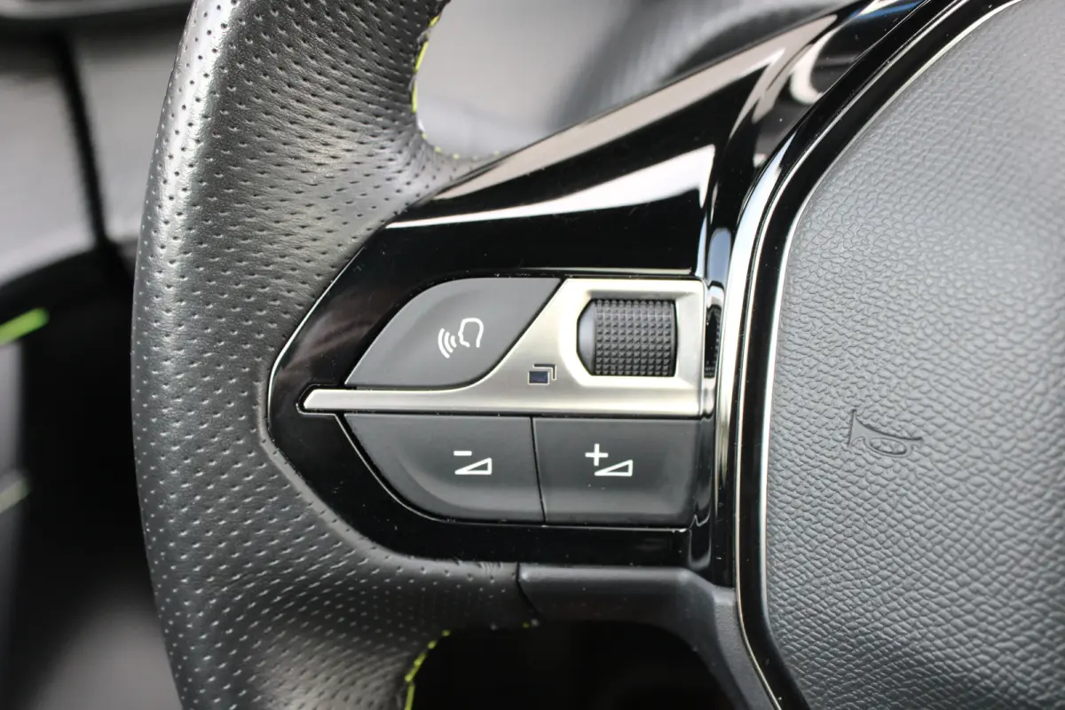 EV GT Pack 50 kWh | Fase 3 laden | SOH 89,5% | Panoramadak | Navigatie | Camera | Stoelverwarming | NL auto | 1e Eigenaar |